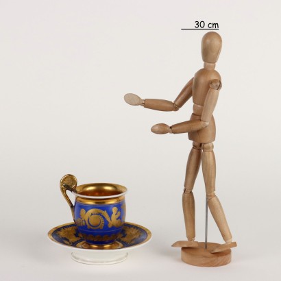 Tasse et soucoupe en porcelaine