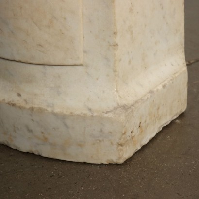 Female bust and Liberty column in M