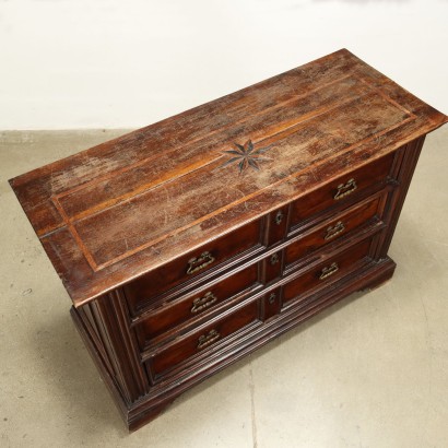 Baroque chest of drawers in walnut