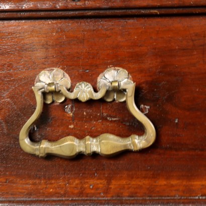 Baroque chest of drawers in walnut