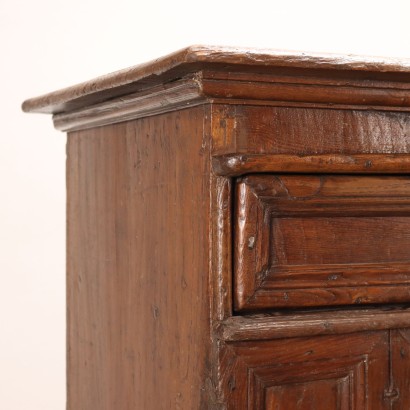 Credenza Antica in Castagno