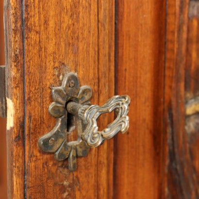 Doppelkorpus-Sideboard im Barockstil