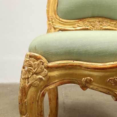 Groupe de quatre chaises de style baroque