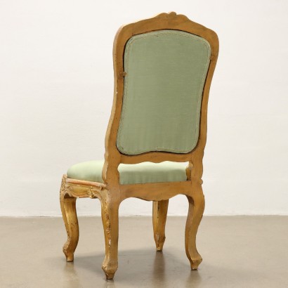 Groupe de quatre chaises de style baroque