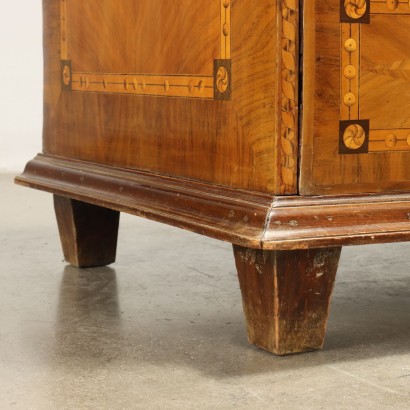 Inlaid chest of drawers