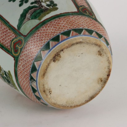 Porcelain vase painted with Wu enamels