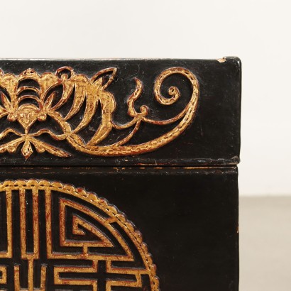 chinoiserie trunk, Chinese trunk in lacquered leather