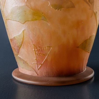 daum vase,Vase with Daum Floral Decoration