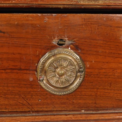 Neoclassical desk for the center