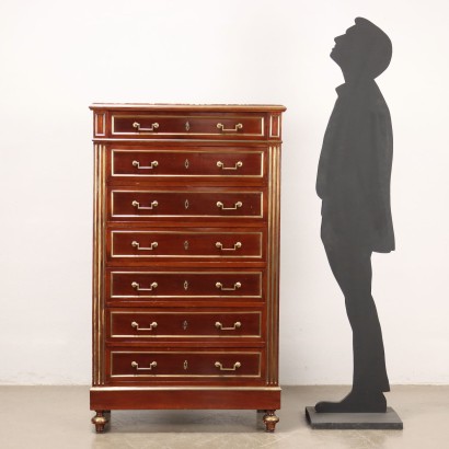 Mahogany chest of drawers