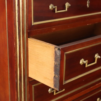 Mahogany chest of drawers