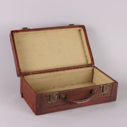 Vintage suitcase from the early 1900s