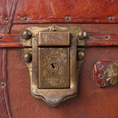 Vintage suitcase from the early 1900s