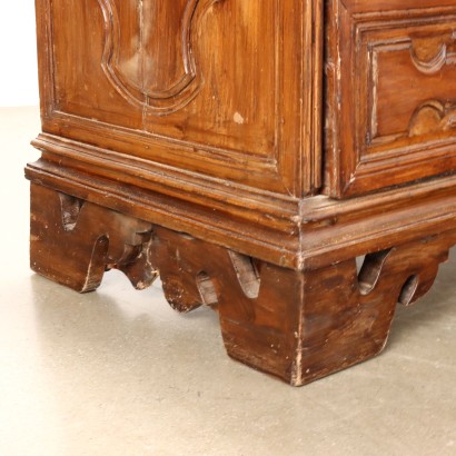 Baroque chest of drawers