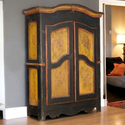 Armoire laquée néoclassique