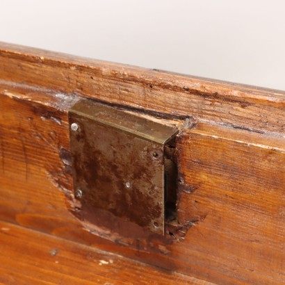 Walnut chest of drawers