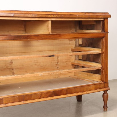 Walnut chest of drawers