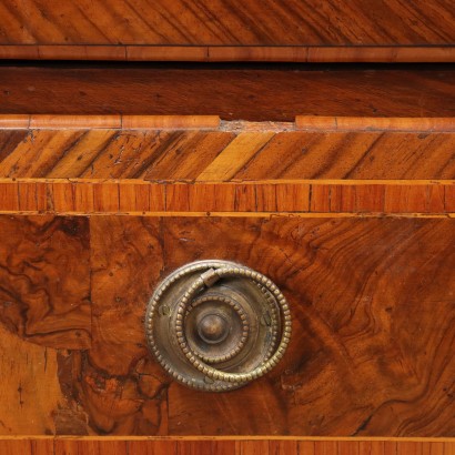 Neoclassical chest of drawers