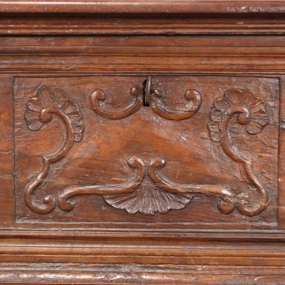 Chest in Baroque Walnut