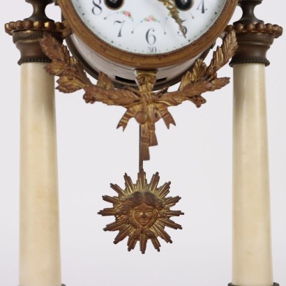 Horloge Triptyque en Bronze et Bi Marbre