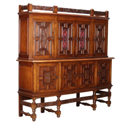 Stilisiertes Sideboard mit zwei Korpussen