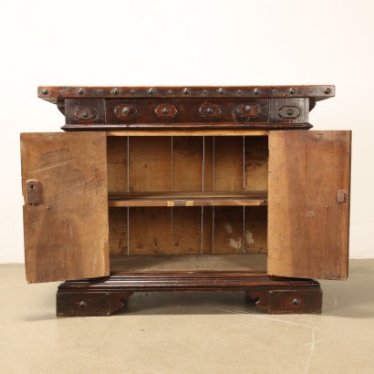 Barockes Sideboard mit Modifikationen