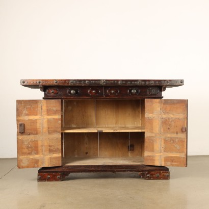 Barockes Sideboard mit Modifikationen