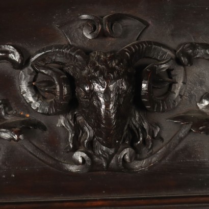 Sideboard mit Neorenaissance-Ständer