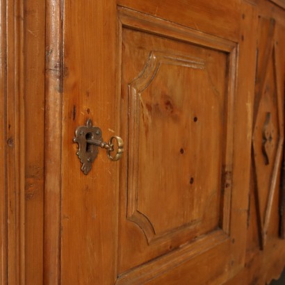 Großes Sideboard aus Kiefernholz