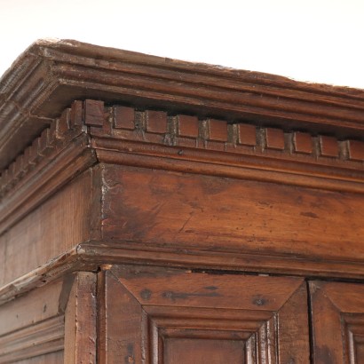 Kleiderschrank, Barock-Sideboard in Nussbaum