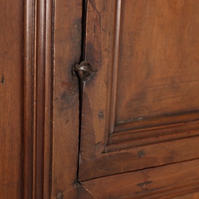 Kleiderschrank, Barock-Sideboard in Nussbaum