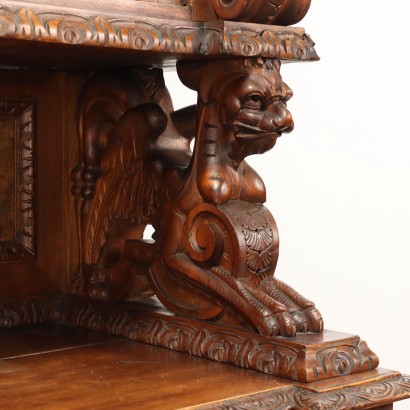 Doppelkorpus-Sideboard im Neorenaissance-Stil