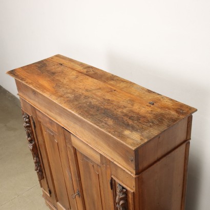 Sideboard aus barockem Nussbaum