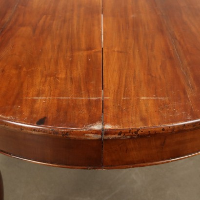 Extendable Round Table