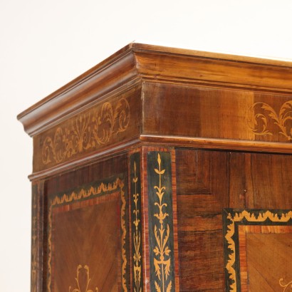 Credenza Intarsiata in Stile Neoclassico