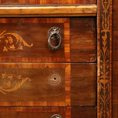 Credenza Intarsiata in Stile Neoclassico