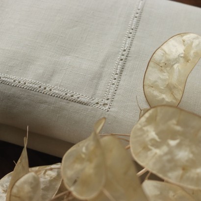 Single with Linen Pillowcase