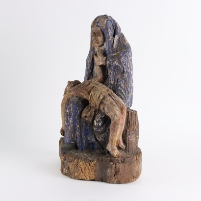 La sculpture en bois Pietà