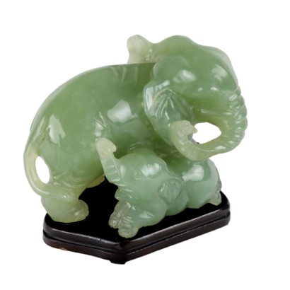 Antike Skulptur Elefant aus Jade Holzbasis XX Jhd