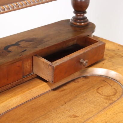 Dressing Table,Dressing Table in Walnut