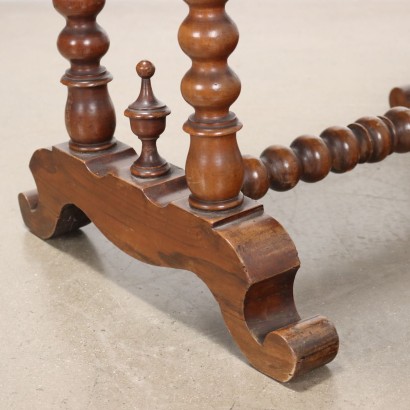 Dressing Table,Dressing Table in Walnut