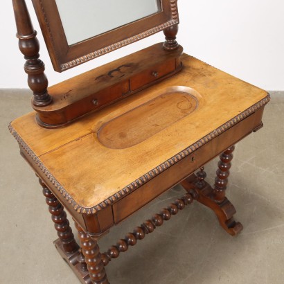 Dressing Table,Dressing Table in Walnut