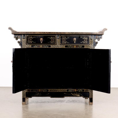 SIDEBOARD, Typisch orientalisches Sideboard