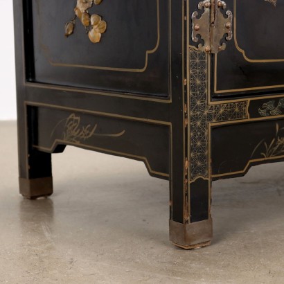 SIDEBOARD, Typisch orientalisches Sideboard