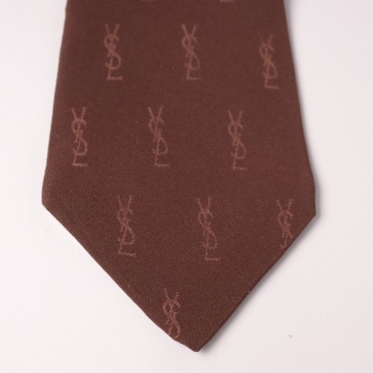 #vintage #vintageclothing #vintageabitivintage #vintagemilano #vintagemoda #mensfashion #vintageuomo, Corbata vintage YSL con estampado de monogramas