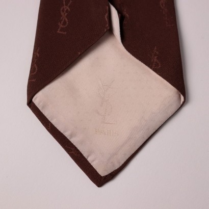 #vintage #vintageclothing #vintageabitivintage #vintagemilano #vintagemoda #mensfashion #vintageuomo, Corbata vintage YSL con estampado de monogramas