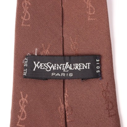 #vintage #vintageclothing #vintageabitivintage #vintagemilano #vintagemoda #mensfashion #vintageuomo, Corbata vintage YSL con estampado de monogramas