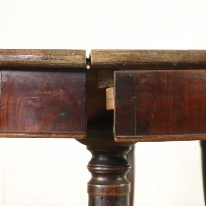 Extensible Table Walnut Italy 19th Century