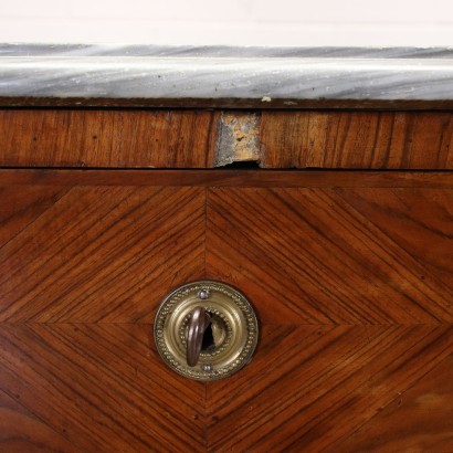 Neoclassical Chest of Drawers Walnut - Italy XVIII Century