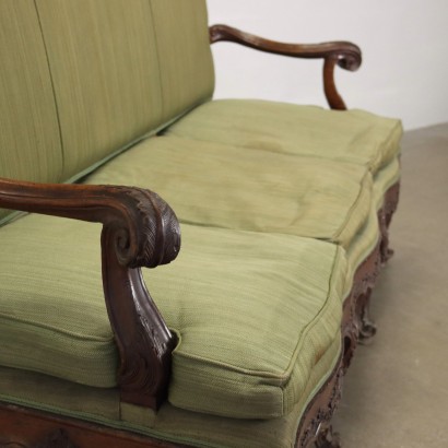 Barockes Sofa Nussbaum Italien XVIII Jhd